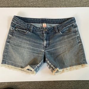 Candie’s Jean shorts with lace 11